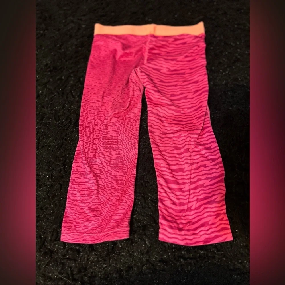 Nike Pro Size M Girls Pink and Orange Animal Print 3/4 Length Leggings A3